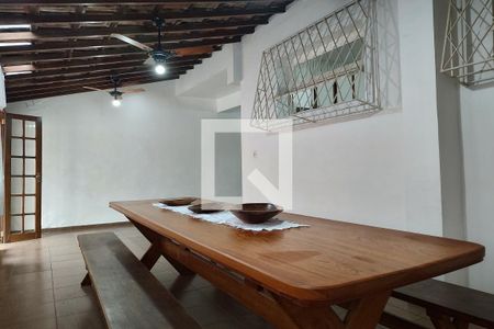 Casa à venda com 366m², 6 quartos e 2 vagasDetalhe
