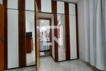 Casa à venda com 366m², 6 quartos e 2 vagasQuarto Suíte 1