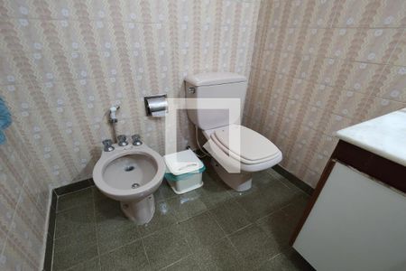 Casa à venda com 366m², 6 quartos e 2 vagasBanheiro social