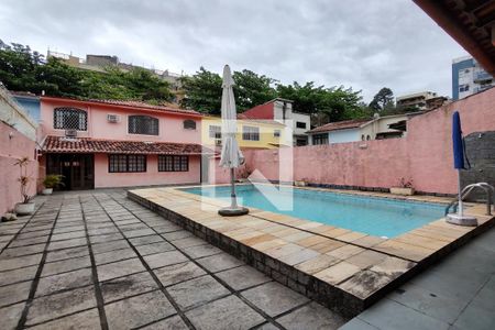Casa à venda com 366m², 6 quartos e 2 vagasPiscina