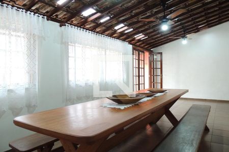 Casa à venda com 366m², 6 quartos e 2 vagasDetalhe