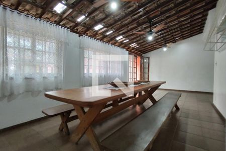 Casa à venda com 366m², 6 quartos e 2 vagasDetalhe