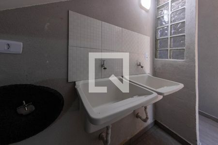 Área de serviço de apartamento para alugar com 2 quartos, 45m² em Vila Ema, São Paulo