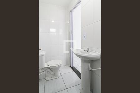 Banheiro de casa para alugar com 1 quarto, 30m² em Vila Buenos Aires, São Paulo