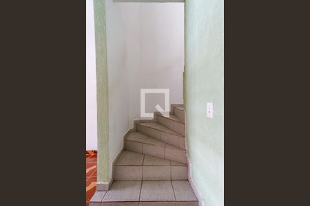 Escada Quarto de casa para alugar com 2 quartos, 80m² em Vila Nova Mazzei, São Paulo