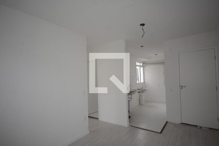 Sala de apartamento para alugar com 2 quartos, 44m² em Braz de Pina, Rio de Janeiro