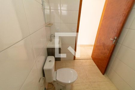 Casa de condomínio para alugar com 80m², 2 quartos e sem vagaBanheiro