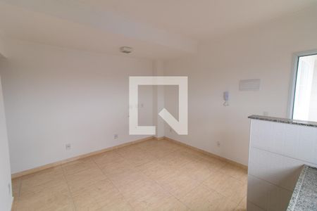 Sala/Cozinha de casa para alugar com 2 quartos, 80m² em Cangaíba, São Paulo