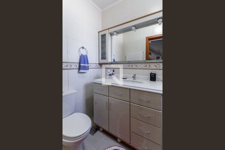Banheiro de casa à venda com 3 quartos, 225m² em Jardim Itu, Porto Alegre
