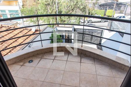 Casa à venda com 420m², 4 quartos e 7 vagasVaranda do quarto 2