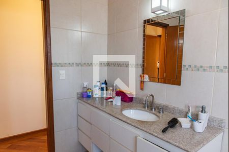 Casa à venda com 420m², 4 quartos e 7 vagasBanheiro da suíte