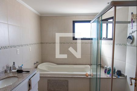 Casa à venda com 420m², 4 quartos e 7 vagasBanheiro da suíte