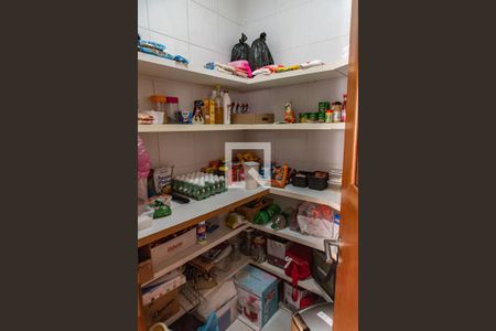 Casa à venda com 420m², 4 quartos e 7 vagasDespensa