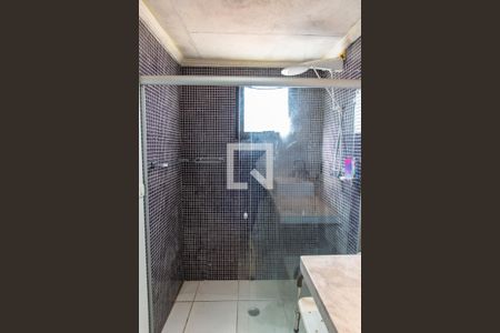 Casa à venda com 420m², 4 quartos e 7 vagasBanheiro da suíte 2