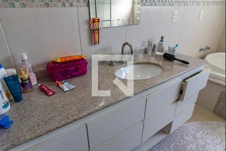 Casa à venda com 420m², 4 quartos e 7 vagasBanheiro da suíte