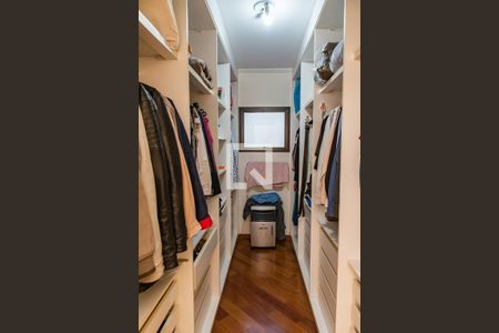 Casa à venda com 420m², 4 quartos e 7 vagasCloset da suíte