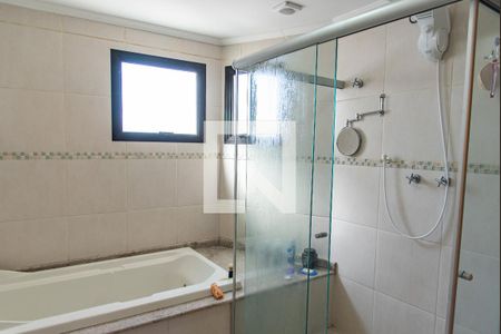 Casa à venda com 420m², 4 quartos e 7 vagasBanheiro da suíte