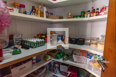 Casa à venda com 420m², 4 quartos e 7 vagasDespensa