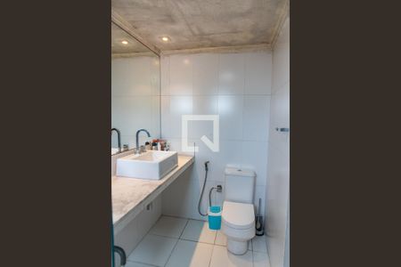 Casa à venda com 420m², 4 quartos e 7 vagasBanheiro da suíte 2