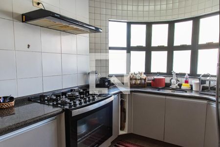 Casa à venda com 420m², 4 quartos e 7 vagasCozinha