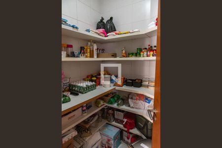 Casa à venda com 420m², 4 quartos e 7 vagasDespensa