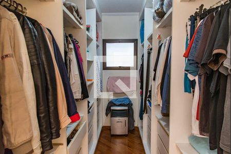 Casa à venda com 420m², 4 quartos e 7 vagasCloset da suíte
