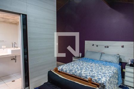 Casa à venda com 420m², 4 quartos e 7 vagasSuíte 2