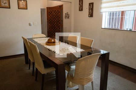 Casa à venda com 250m², 4 quartos e 4 vagasSala