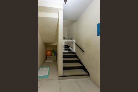 Escada de casa para alugar com 3 quartos, 385m² em Vila Bela, São Paulo