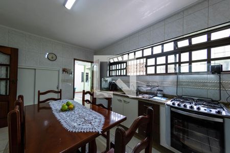 Casa à venda com 385m², 3 quartos e 3 vagasCozinha