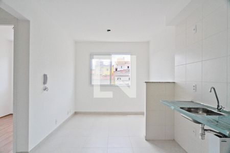 Sala de apartamento para alugar com 2 quartos, 32m² em Piqueri, São Paulo