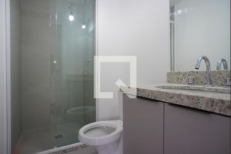 Banheiro da Suíte de apartamento para alugar com 2 quartos, 57m² em Passo da Areia, Porto Alegre