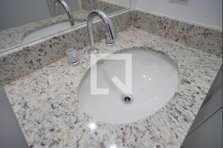 Banheiro da Suíte de apartamento para alugar com 2 quartos, 57m² em Passo da Areia, Porto Alegre