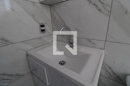 Pia do banheiro de casa para alugar com 1 quarto, 80m² em Vila Joaniza, São Paulo
