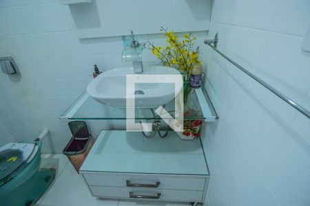 Casa à venda com 170m², 2 quartos e 2 vagasBanheiro 