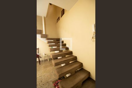 Escada de casa à venda com 3 quartos, 200m² em Itaberaba, São Paulo