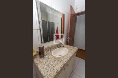 Casa à venda com 126m², 3 quartos e 2 vagasBanheiro social
