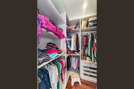 Apartamento à venda com 186m², 3 quartos e 4 vagasCloset Suíte 1