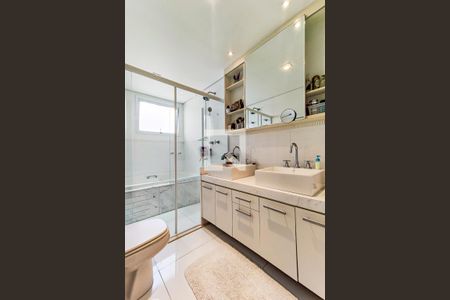 Apartamento à venda com 186m², 3 quartos e 4 vagasBanheiro Suíte 1