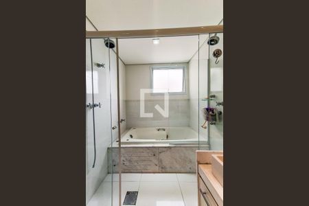 Apartamento à venda com 186m², 3 quartos e 4 vagasBanheiro Suíte 1