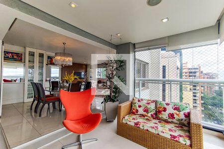 Apartamento à venda com 186m², 3 quartos e 4 vagasVaranda