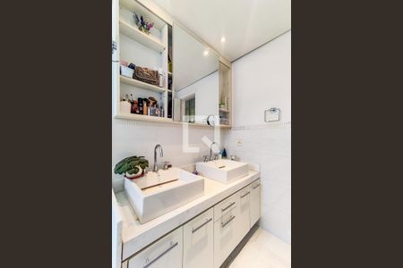 Apartamento à venda com 186m², 3 quartos e 4 vagasBanheiro Suíte 1