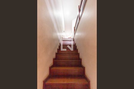 Escada de casa à venda com 5 quartos, 400m² em Jardim das Vertentes, São Paulo