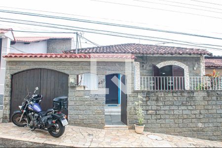 Casa de condomínio para alugar com 200m², 6 quartos e 2 vagasfachada