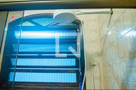 Casa de condomínio para alugar com 200m², 6 quartos e 2 vagasbanheiro