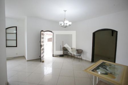 Sala de casa para alugar com 6 quartos, 200m² em Taquara, Rio de Janeiro