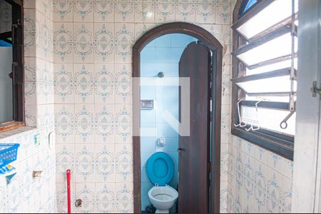 Casa de condomínio para alugar com 200m², 6 quartos e 2 vagasarea de serviço