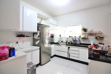 Casa à venda com 180m², 3 quartos e 2 vagasCozinha