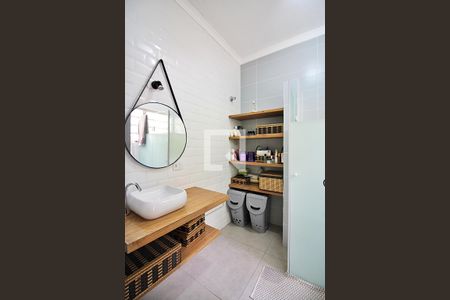 Casa à venda com 180m², 3 quartos e 2 vagasBanheiro Social