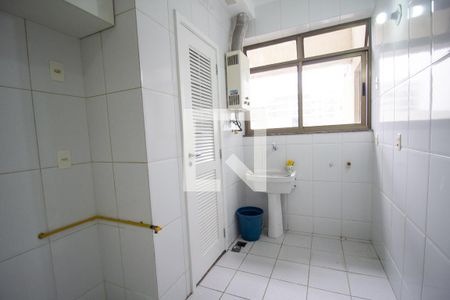 Apartamento à venda com 93m², 3 quartos e 2 vagas Apartamento à venda com 93m², 3 quartos e 2 vagasCozinha e Área de Serviço